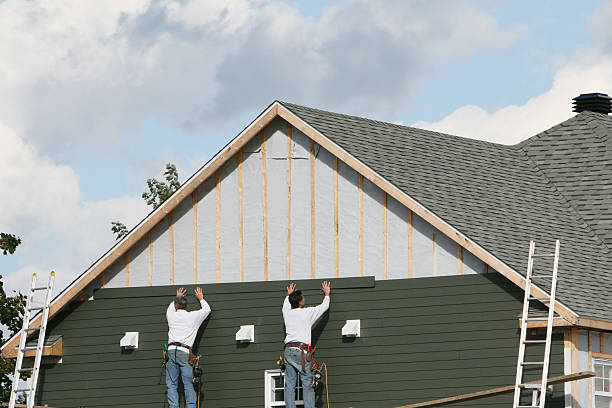Professional Siding Contractor technician working in Greenwich, OH
